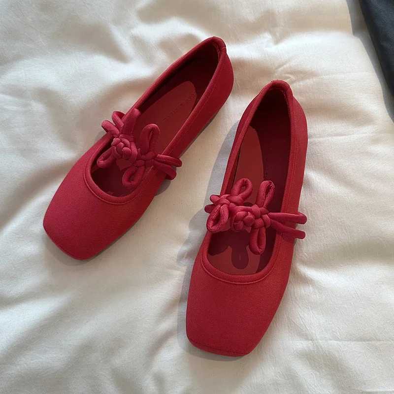 Ethnic style womens red satin Mary shoes Fi light square toe shoes Spring and Autumn soft soled ballet shoesXJ250319