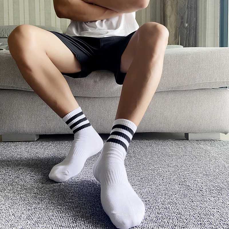 Mens mid-barrel striped cotton breathable sports basketball socks womens white skateboard Harajuku socks X250319