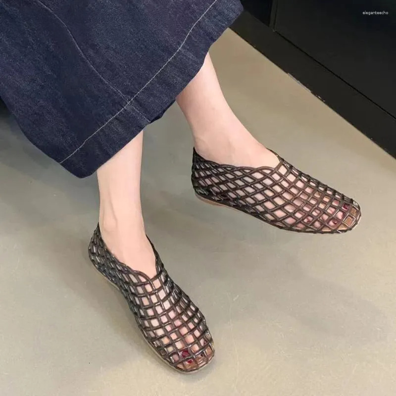 2025 S Fashion Designer Sandals Smile Circle Women Summer Outer Wear Versatile Simple Shoes Multicolor Casual Flat