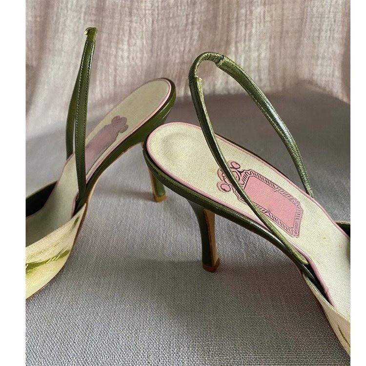 Sharp pointed embroidered women's shoes spring new retro high heels Republic of China style embroidered women's shoes versatile
