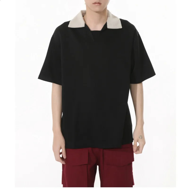 The South Korean version for men in the summer of will match the color with the trend of simple lapels and casual loose polo T-shirts 250317