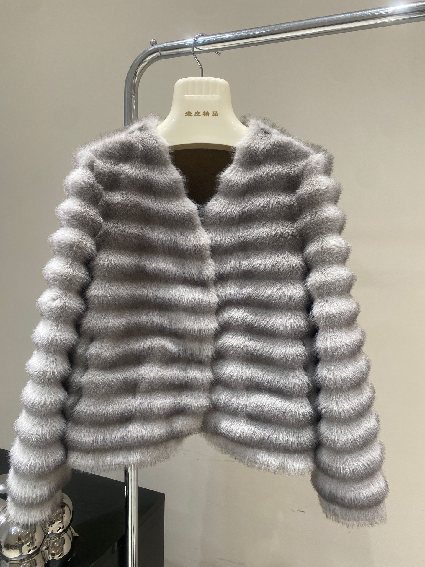 2024 Winter New V-neck Imitation mink Short environmentally friendly fur integrated high-end coat for women
