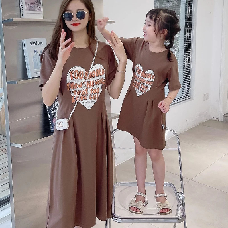 Family Clothing Summer Leisure Love Short Sleeved Dress Fashionable Brown Waist Collection Mother and Daughter Clothing 250319