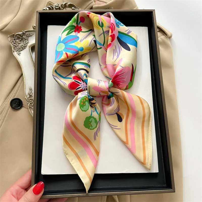 2024 New Luxury Design Square Silk Scarf Wen 70 * 70cm Bandana Soft Hair Strap Packaging Headband Collar Hair Strap Foard X250319