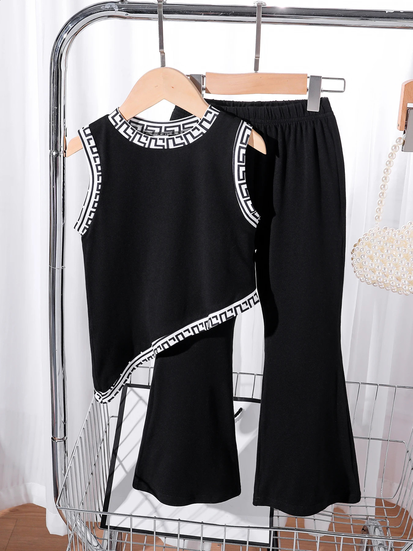 Summer cool and breathable kids fashion Cool Girl fashion set Irregular sleeveless vest Flare Pants - casual 2 piece set 250319