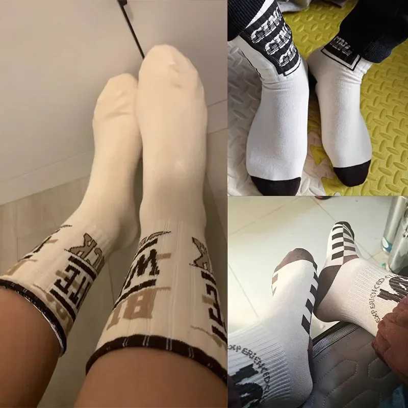 1/5/8 Pairs Retro American Mens Mid-rise Socks Women Ins-style Casual Sports Basketball Graffiti Alphanumeric Pattern Socks X250319