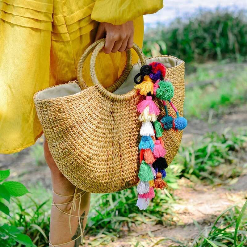 2020 New High Quality Tassel Rattan Bag Beach Straw Totes Bag Bucket Summer Bags With Tassels Women Handbag Braided