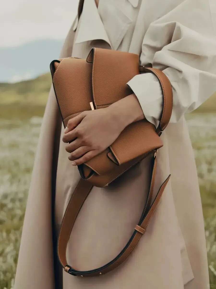 Pol Leather Smile Mokiki Pleated Design One-Shoulder High-Capacity Commuter Crossbody Bag