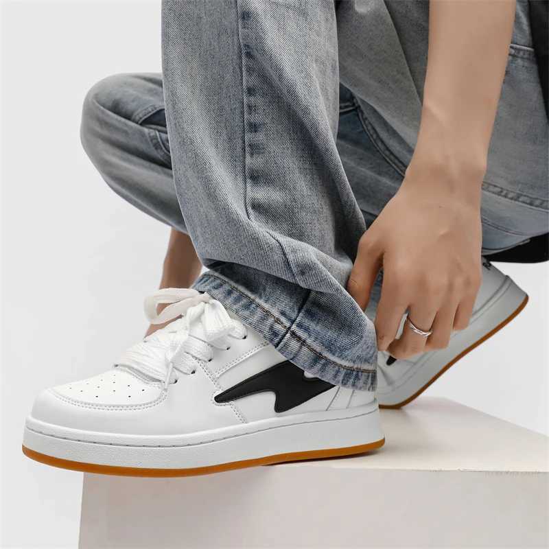 New comfortable and lightweight sports shoes for spring and summer 2025 casual breathable and durable running and sports shoes Y250318