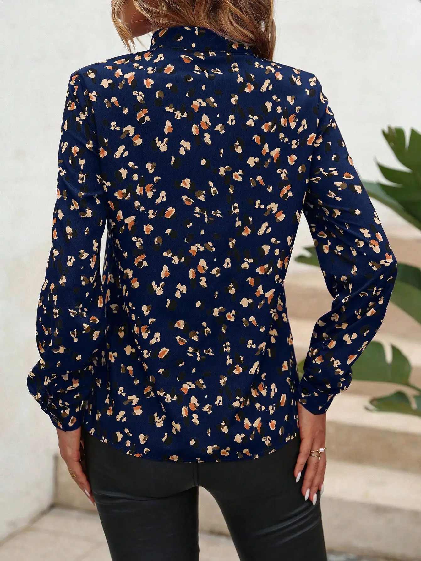 Elegant and fashionable womens slotted Vneck long sleeved full body printed shirt 250319