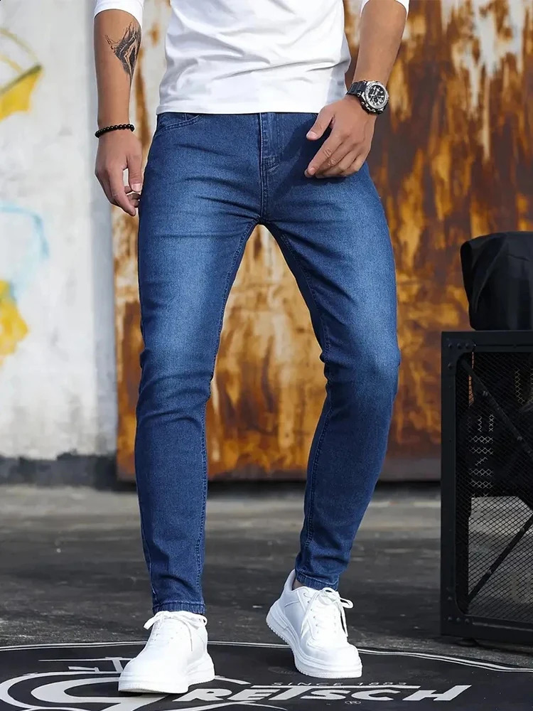 2025 mens slim fit classic jeans casual street style comfortable denim pants tight daily wear runners Trousers 250319