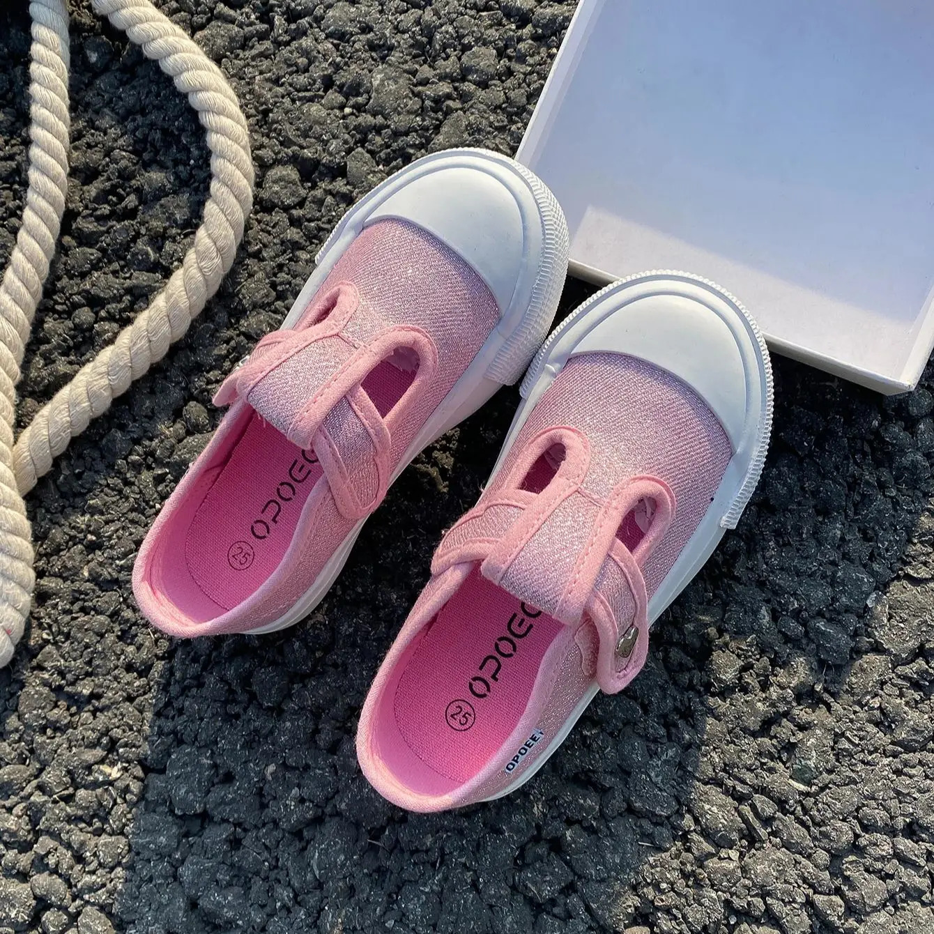 1022 Fashionable and breathable girls canvas shoes with soft soles for boys childrens shoes solid color walking shoes child 250319