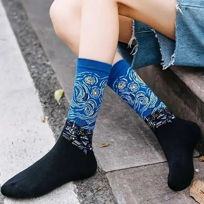 1 pair of mens retro abstract oil painting art socks shouting modern Van Gogh starry night happy oil painting comfortable skateboard socks X250319