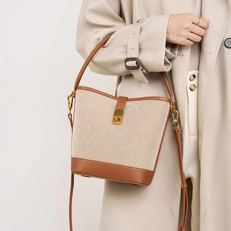 Vintage woven womens messenger bag color spliced womens bucket shoulder bag canvas combination mens leather womens handbag 250317