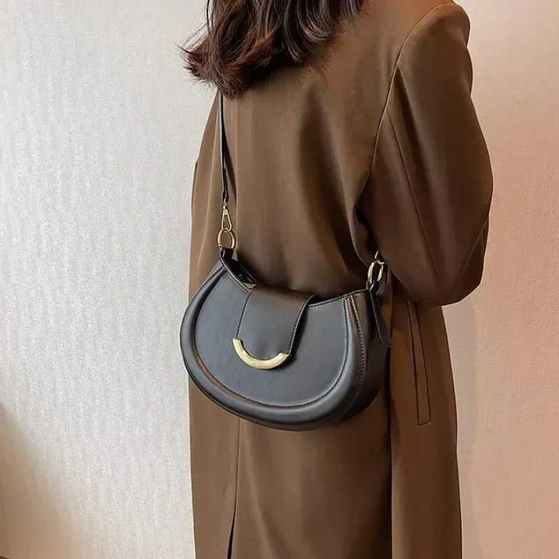 New Arrival Armpit Shoulder Womens Side Bag Designer Trend Leather Small Underarm Cross Body Womens Handbag and Wallet Bag T250318