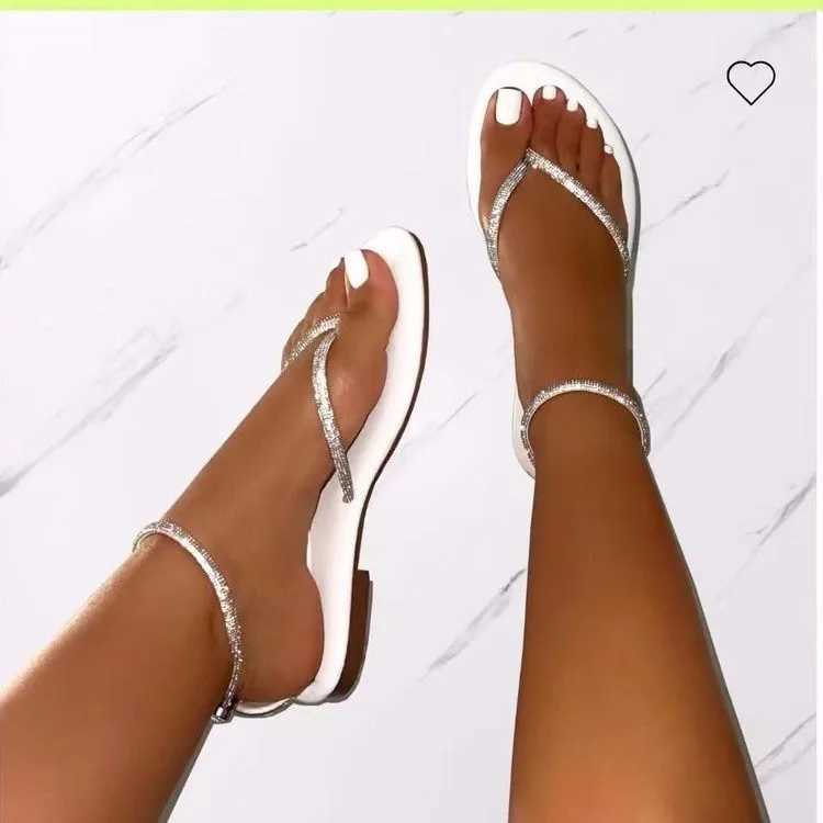 New Arrival New Rhinestone Decor Toe Post Thong Flip-flops Women Slides Outdoor Non-slip Beach Sandals Summer New Women Slippers T250318