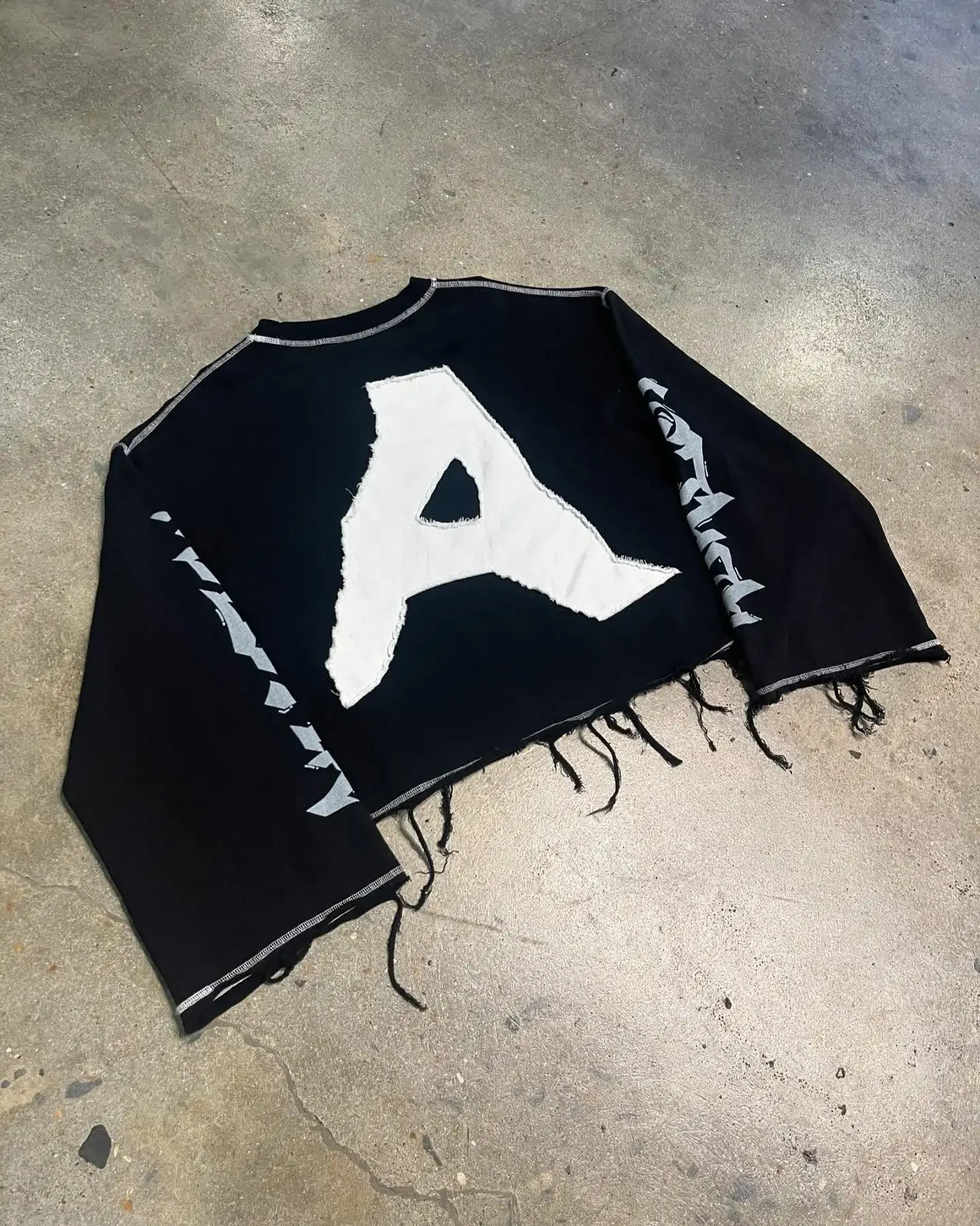 Hip hop letter pattern printed mens T-shirt Y2K retro loose Gothic mens and womens long sleeved top 250317