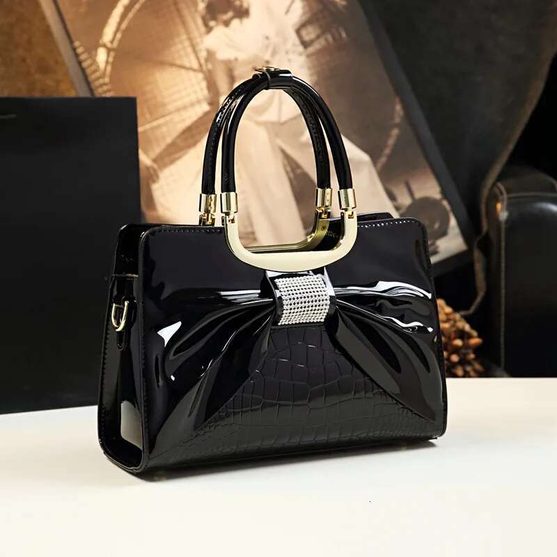 2025 Women's New Designer Bag Light Leather Evening Dress Handbag Luxury Women's Casual Crossbody Bag Fashion Tie Handbag