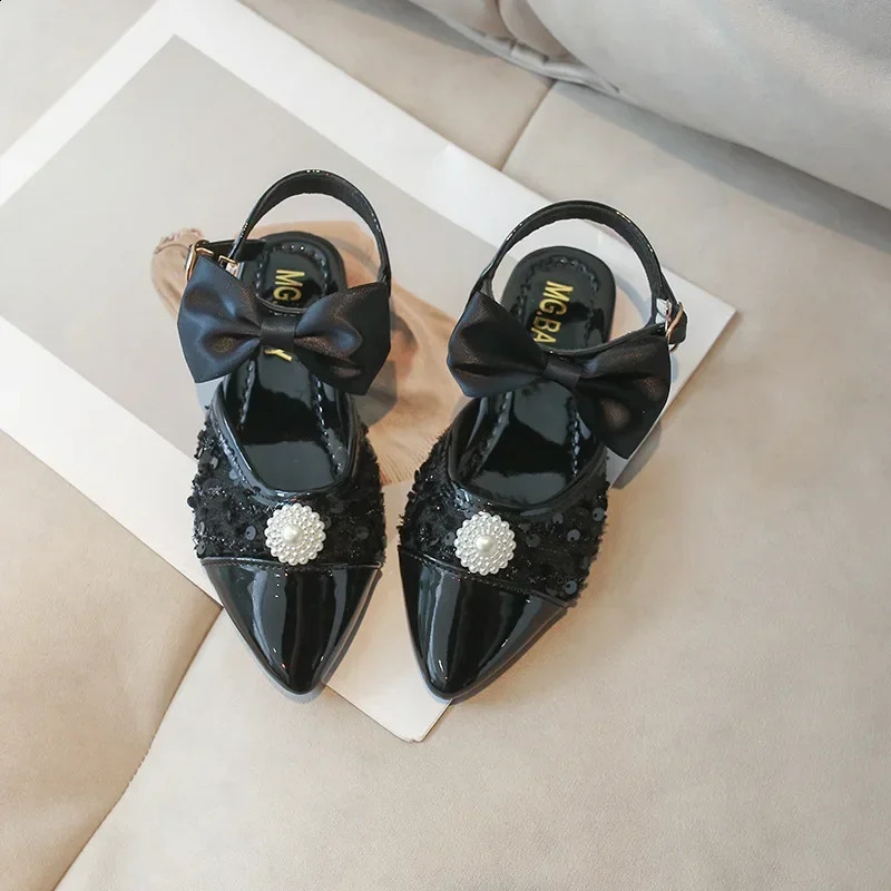 Childrens leather womens shoes autumn comfortable and elegant beaded bow soft soled wedding princess 250319