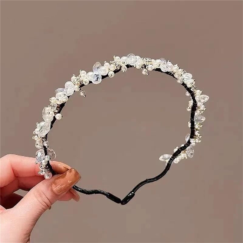 Luxurious Women's White Pearled Crystal Flower Hair Ornament for Wedding and Evening Wear