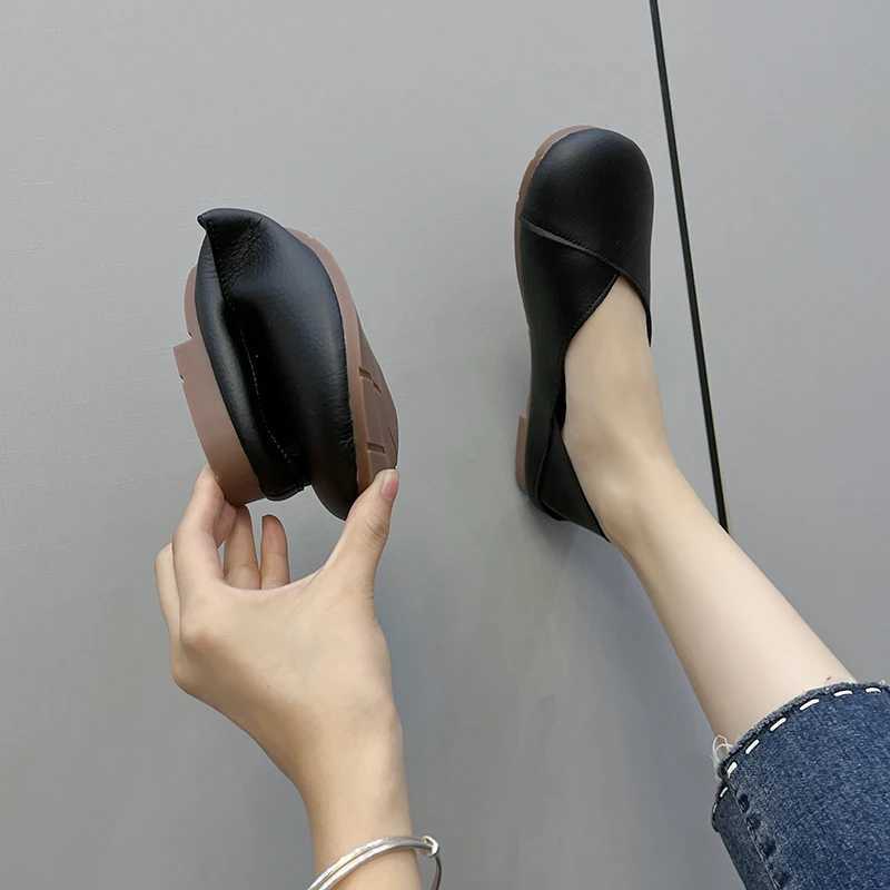 Womens Sliding Leather Coat Spring and Autumn Ballet Shoes Womens Casual Round Toes Cute Apartment Nurse Shoes Sports Shoes Plus Size 43XJ250319