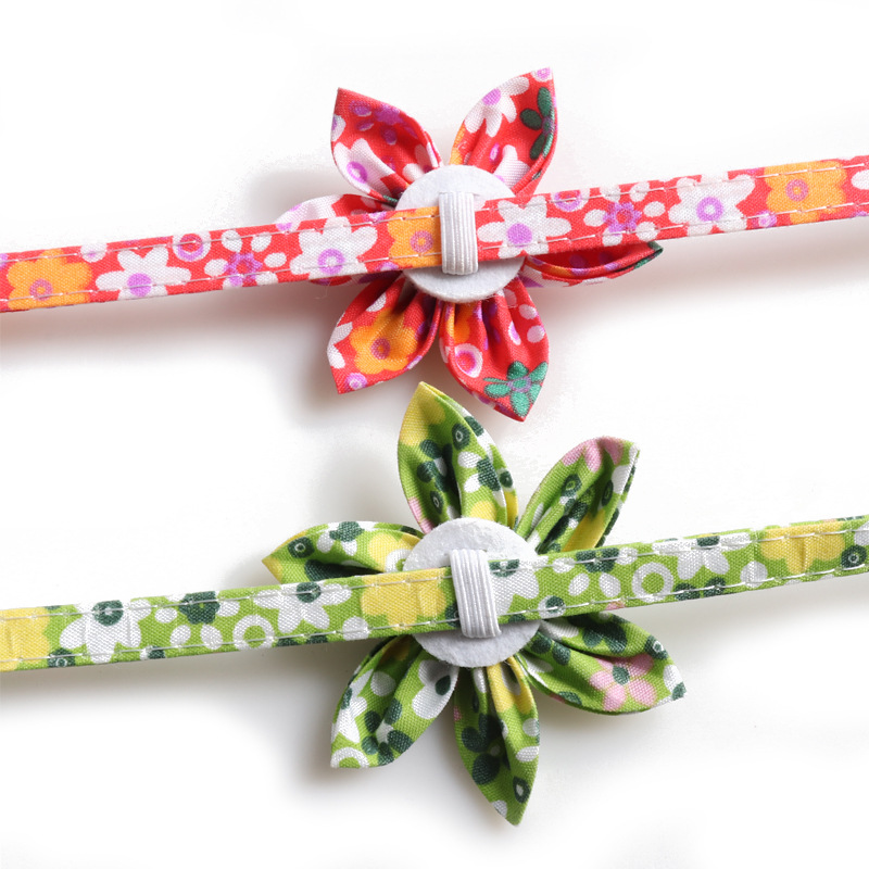Breakaway Cat Collars for Girl Boy Cats, Cute Kitten Collar with Bells and Flowers, Safety Adjustable Female Male Kitty Puppy Floral Collar Pet Spring
