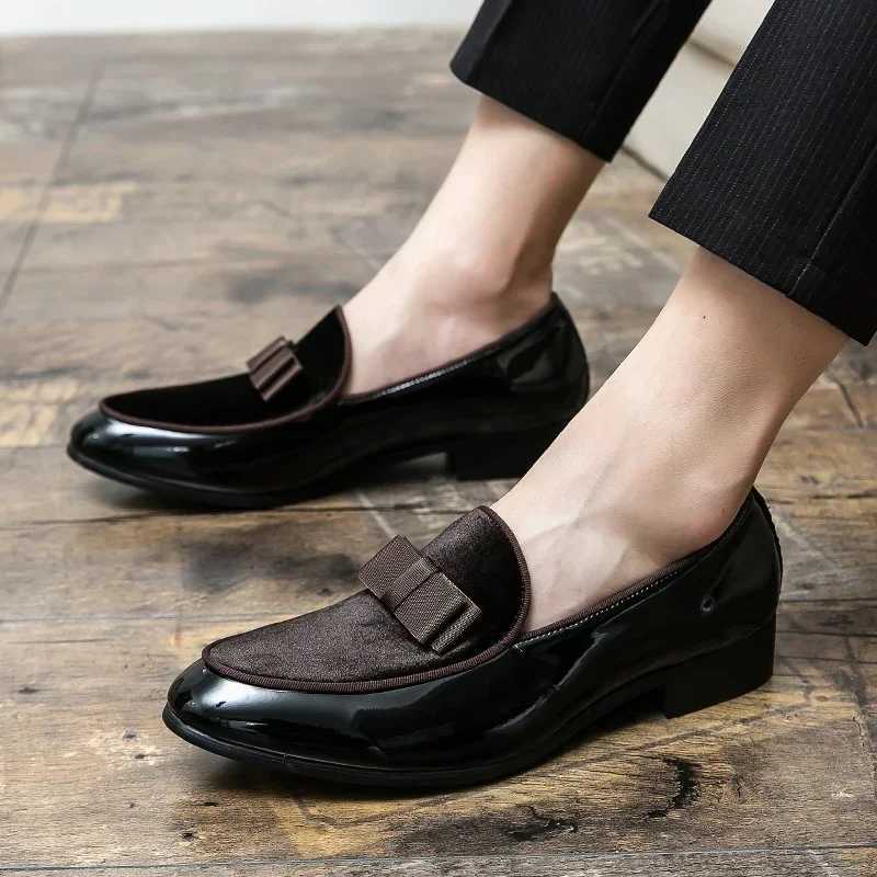 New luxury mens casual Loafers Fi decorative suede driving shoes business formal dress grooms shoes Zapatos HombreXJ250319