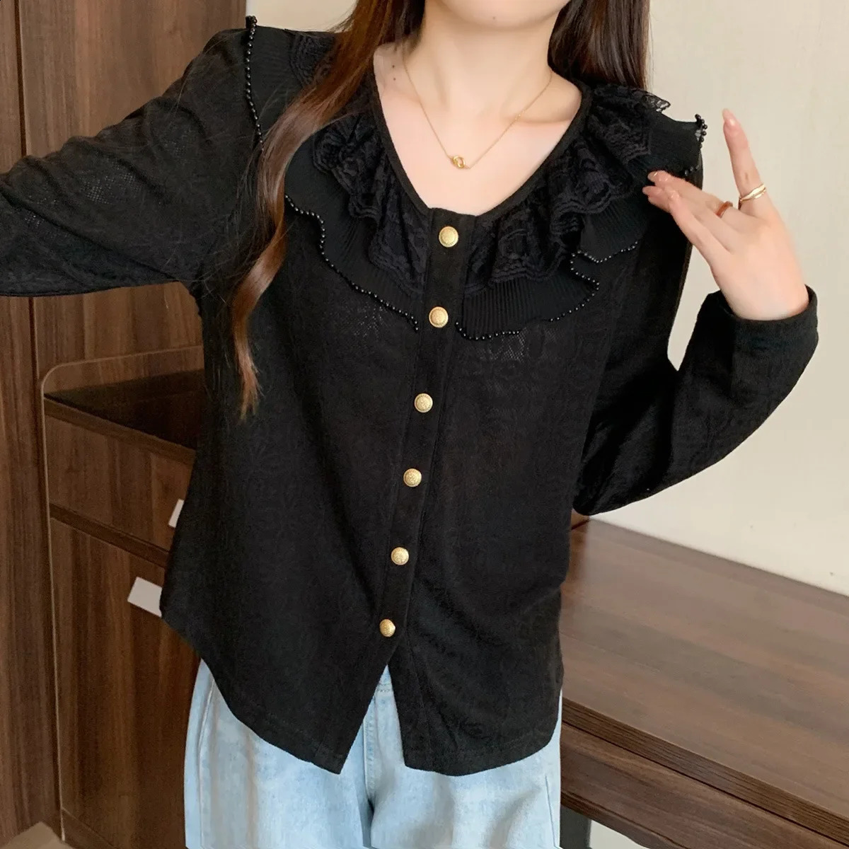 Large Size Spring 2025 French n Sense Shirt Doll Collar Splice Wooden Edge Ear Patchwork Womens Clothing Vneck 250319