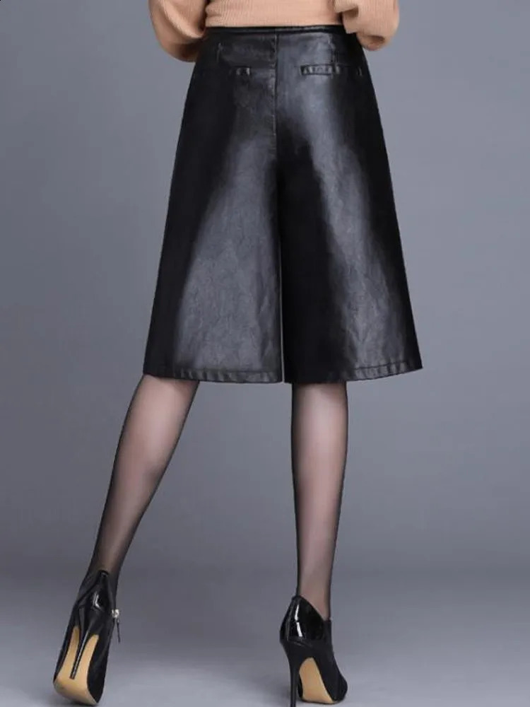 Black PU Leather Bermuda Shorts For Women Loose Long Shorts Motorcycle Punk High Waist Knee Length Bermuda Femme 250319