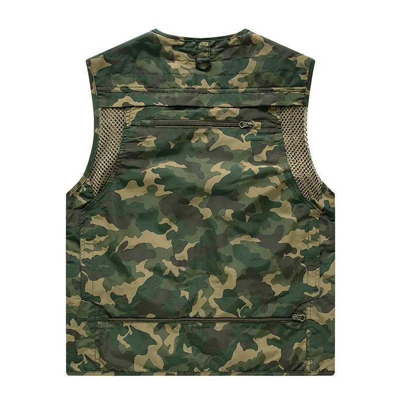 FGKKS 2024 Outdoor Casual Vest Mens Camouflage Slim Multi-Pocket Coat High Quty Design Selling Casual Vest Men X250319