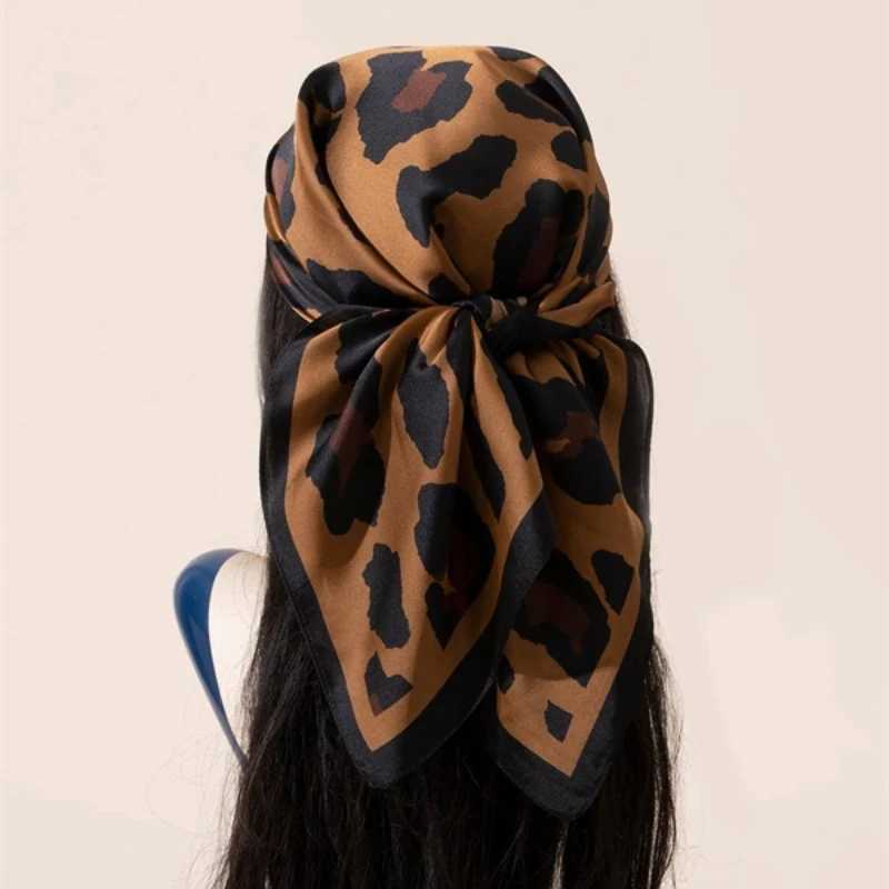 Silk Feeling Square Scarf Wen Leopard Print Neckerchief Hair Band Foard Bandana Scarf Tie Shawl Wraps Luxury 70CM Scarf X250319