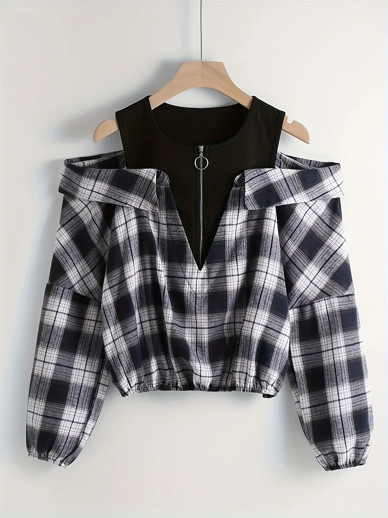 Spring and summer womens long sleeved striped top comfortable suitable for daily wear 250319