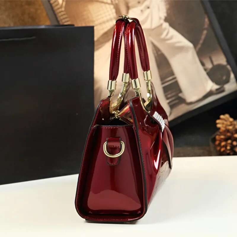 2025 Women's New Designer Bag Light Leather Evening Dress Handbag Luxury Women's Casual Crossbody Bag Fashion Tie Handbag