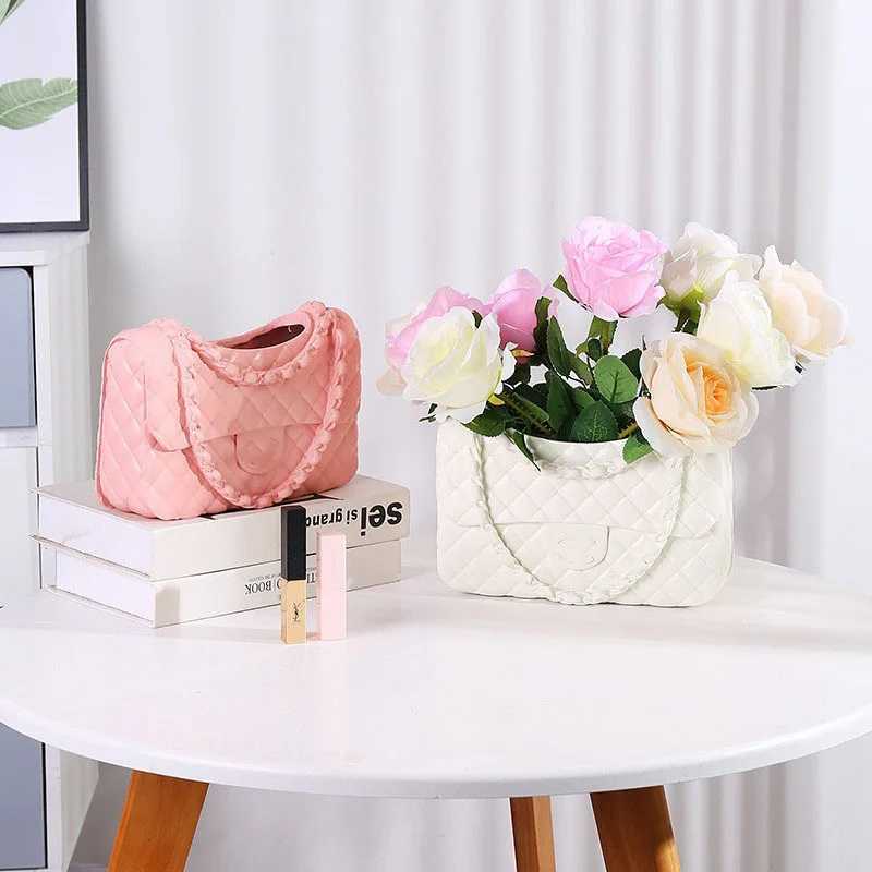 Desktop living room resin retro bag vase shop villa decoration can be arranged with fresh flowers decoration TV cabinet simple M250319