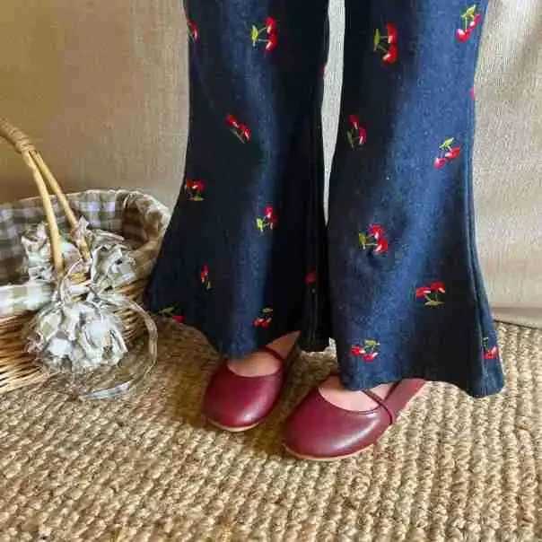 Childrens clothing girls jeans autumn 2024 new Korean girls casual cherry bell bottom 2-9-year-old childrens jeans Trojan horseT250318