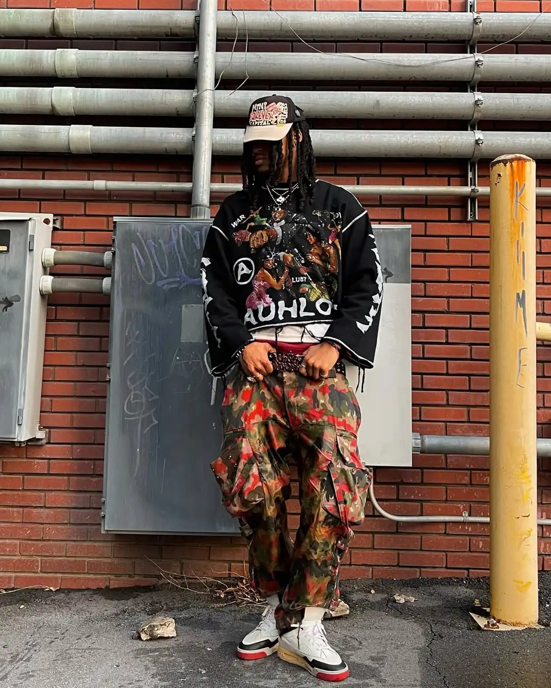 Hip hop letter pattern printed mens T-shirt Y2K retro loose Gothic mens and womens long sleeved top 250317