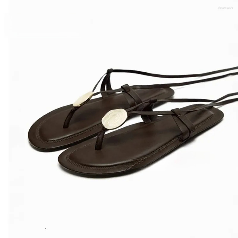 2025 S Fashion Designer Sandals Tie Straps Pinch Toe Flat With Side Air Lace Up Women S Summer Brown Metal Decor Flip Ps Roman Shoes Sexy