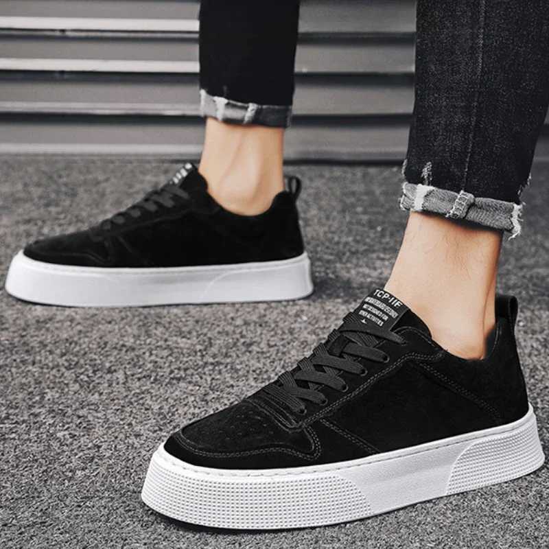Trend Mens Casual Sneakers Lightweight Flat Shoes Comfortable Non Slip Running Shoes Soft Sole Vulcanized Shoes for Men Zapatos Z250319