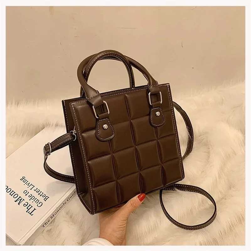 New Arrival High quality womens portable handbag small bag popular fashion girl casual shoulder cross body bag retro daily square bag T250318