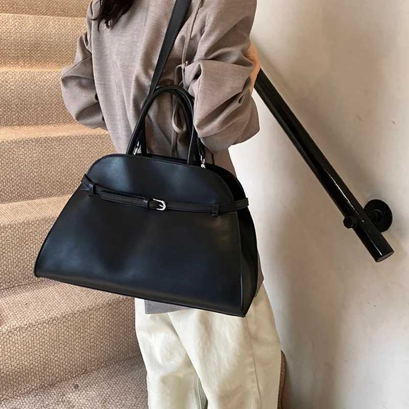 Retro Tote Bag Wens Large Capaci Winter New Fem Handbags Cmuter Work Simple Ladies Crossbody Satchel Messenger Bags Z250318