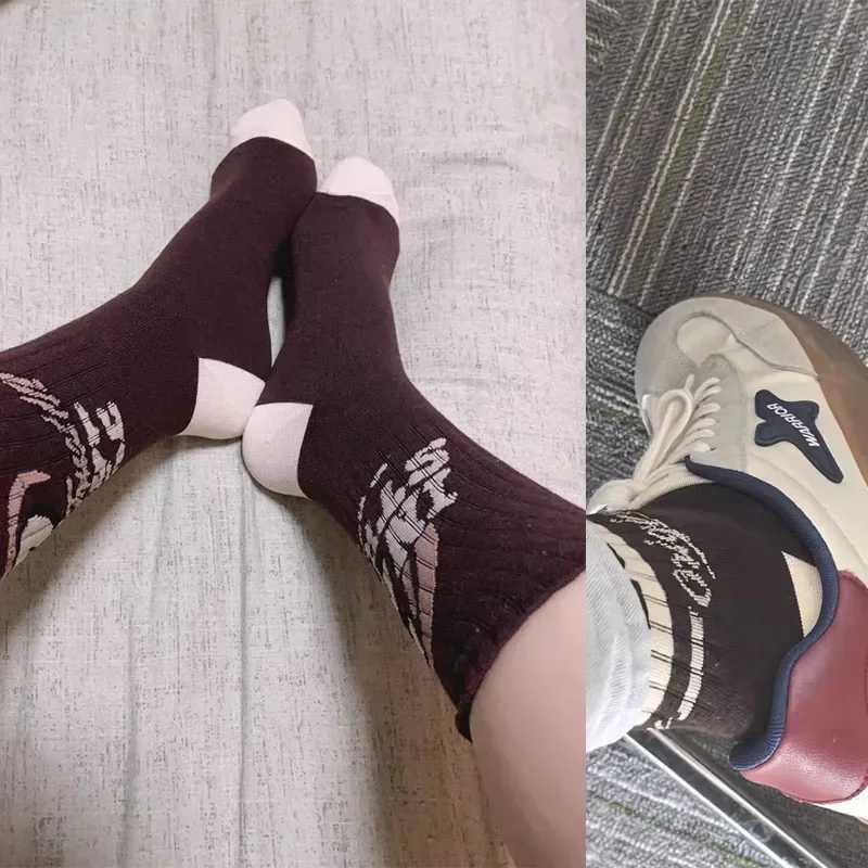 1/5/8 Pairs Retro American Mens Mid-rise Socks Women Ins-style Casual Sports Basketball Graffiti Alphanumeric Pattern Socks X250319