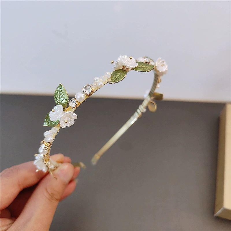 Stylish Leaf Design Ladies Hair Accessory with Imitation Pearls - Perfect for Events & Daily Wear