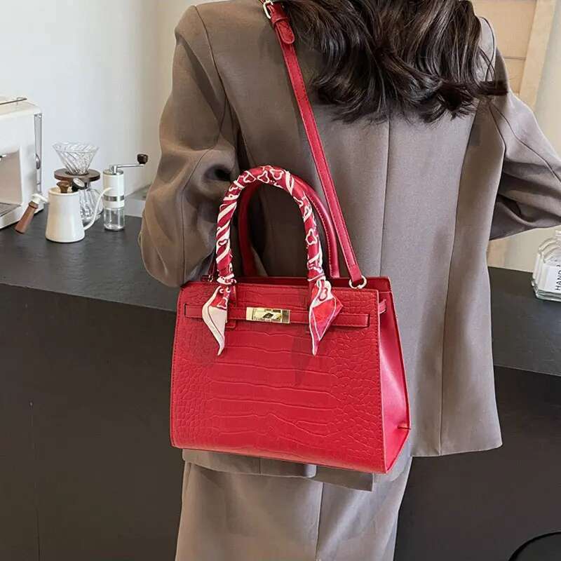 New Women s Large Capacity Slant Shoulder leisure Bridal Wedding Red Handbag Casual Fashion PU Leather Bag Designer Women trend s Trendy Shoulder Bag