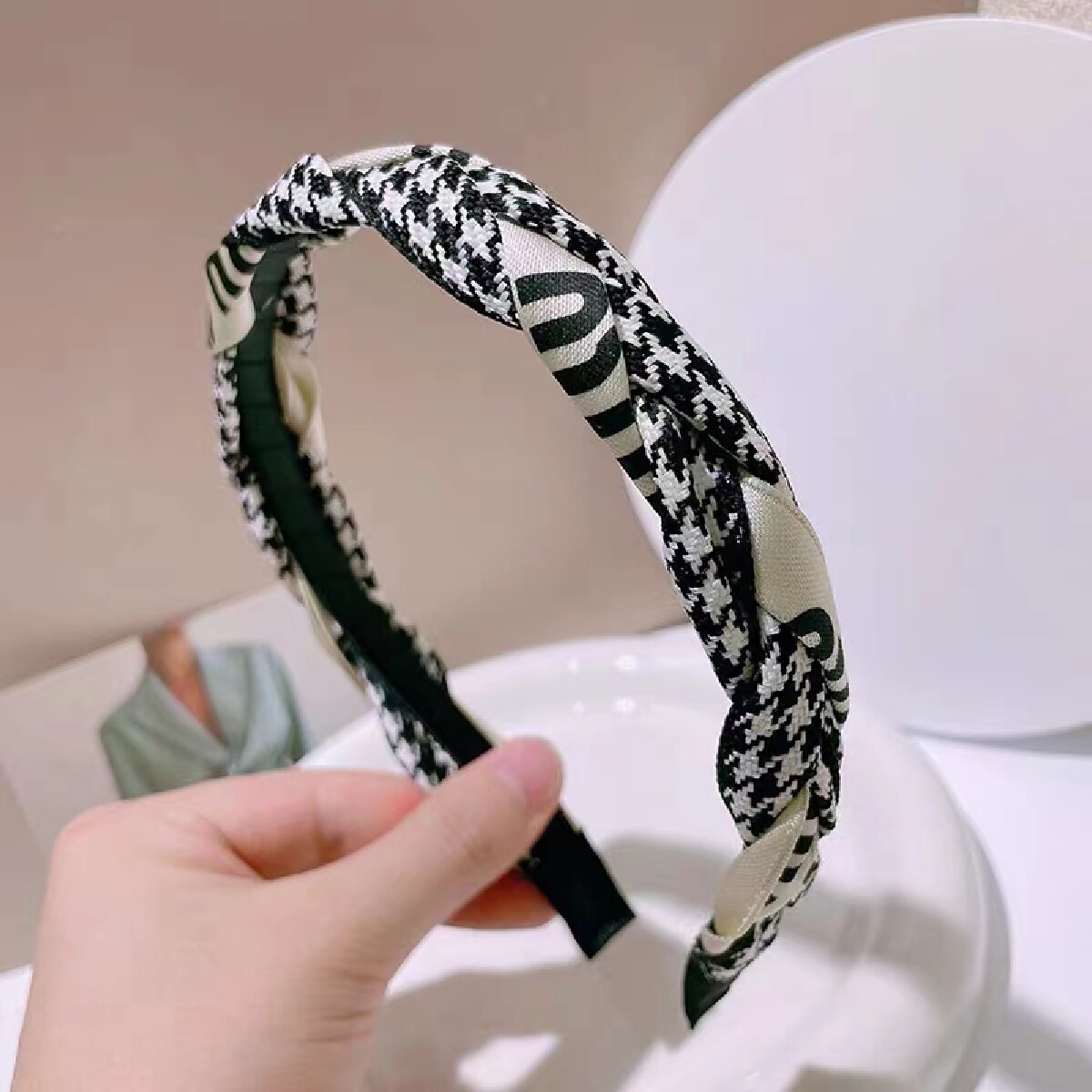 Fashionable Check Print Hair Accessory - Adjustable Headband for Festivals & Parties