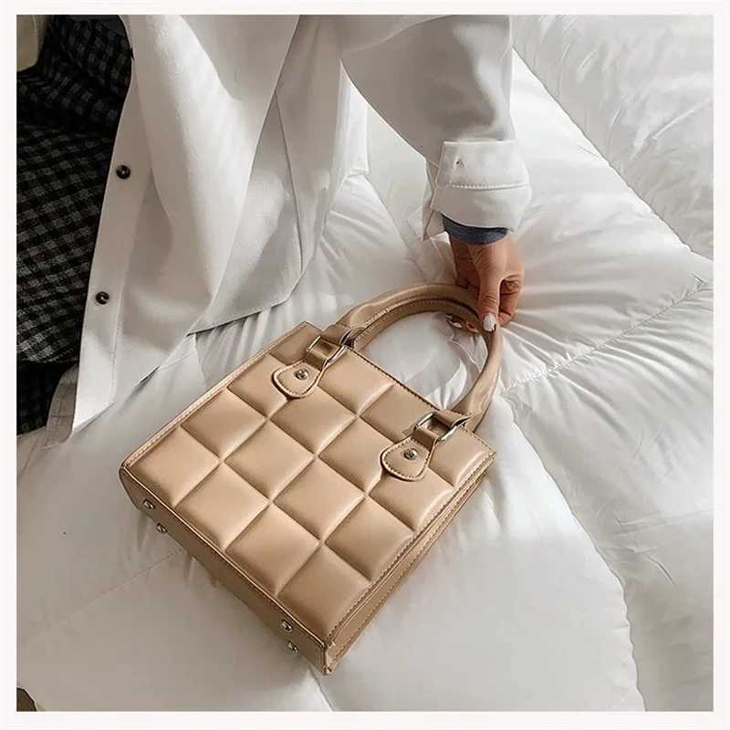 New Arrival High quality womens portable handbag small bag popular fashion girl casual shoulder cross body bag retro daily square bag T250318