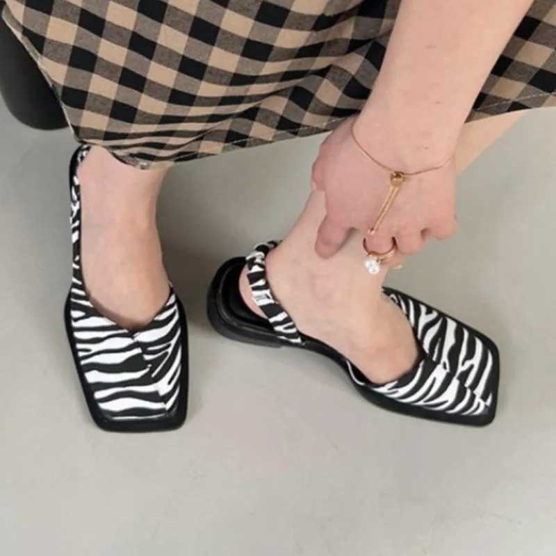 New Summer Elegant Ladies Sandals 2025 Women Ladies Elastic Band Flat Heel Women Shallow Party Shoes Square Heel Square ToeXJ250319