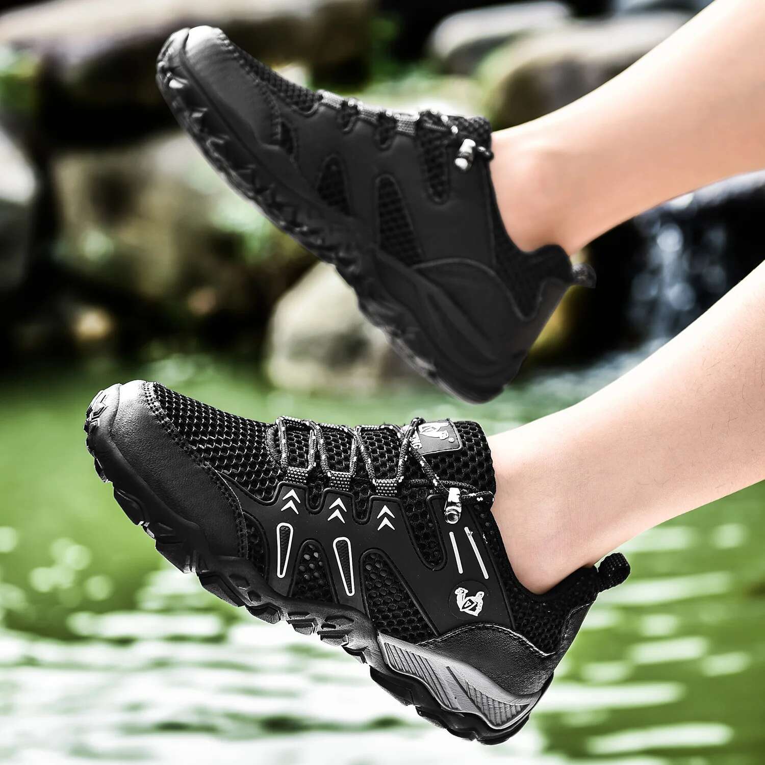 2025 new ultra light casual men's shoes summer breathable sports shoes jogging soft and comfortable mesh sports shoes designer fashionable black 