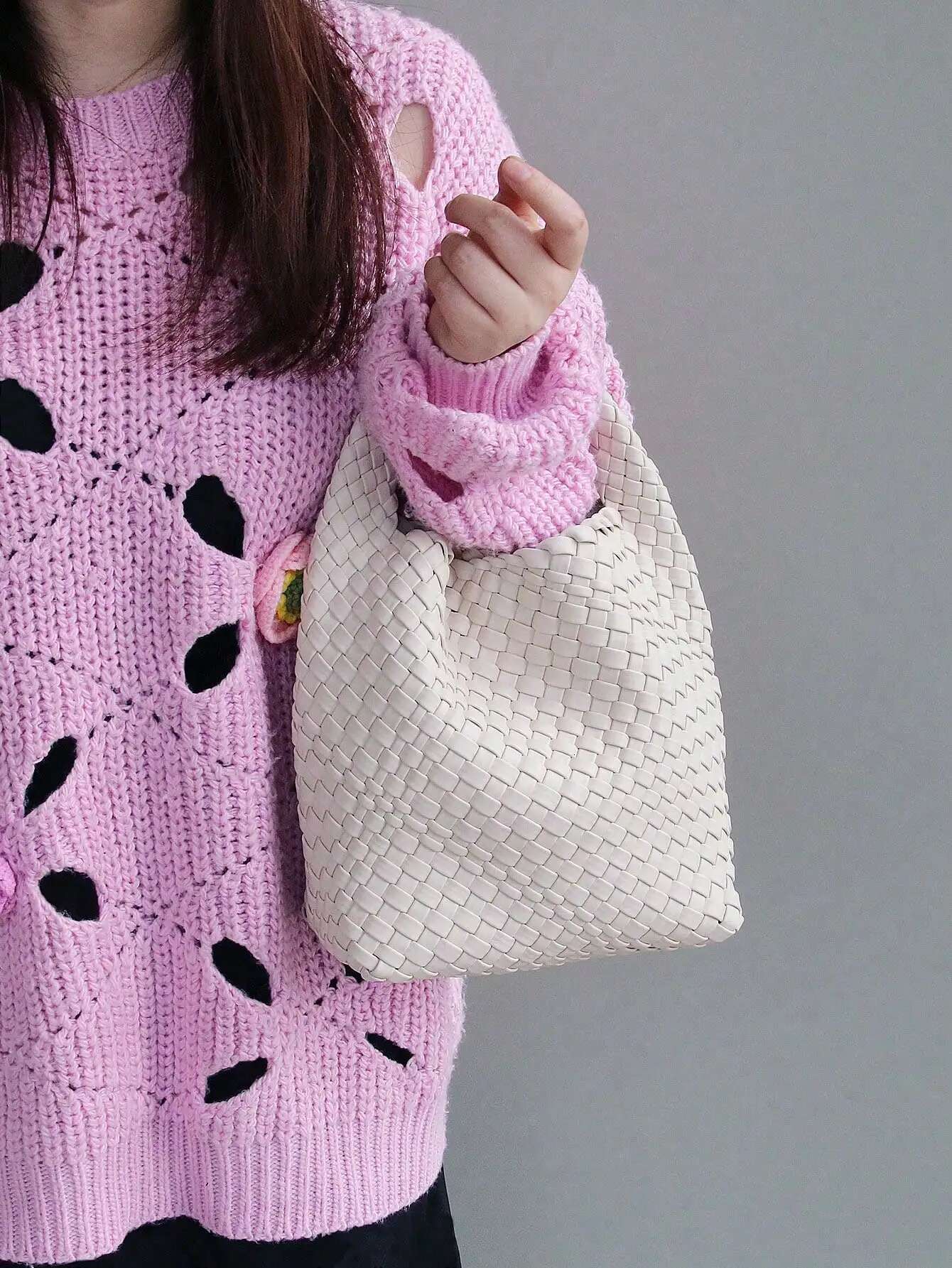 New Portable Fashionable Niche Design Woven Handbag Bucket Shoulder Armpit Simple Retro Style Bag Commuting To Work Whit