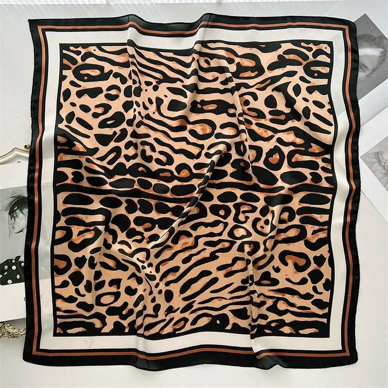 70cm Square Luxury Leopard Silk Scarf Womens Small Hair Scarf Fem Handkerchief Bandana Foard X250319