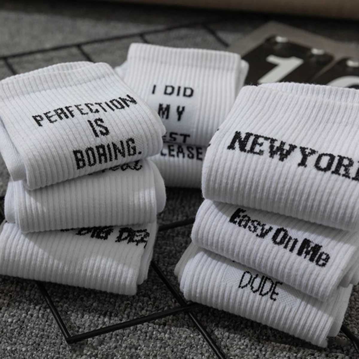 5/10 pairs of random mens work socks white letter design fashionable unique fun moisturizing gift recommendation X250319